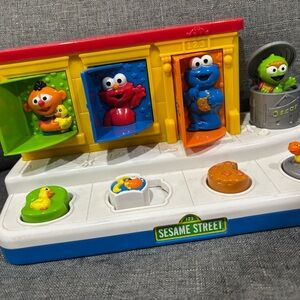 Sesame Street Colorful Character Pop-Up Toy